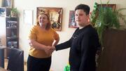 Хто швидше схудне? Нестандартне парі директорки з учнем «підірвало» мережу 