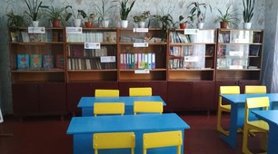 Вивіски на шафи у кабінет літератури