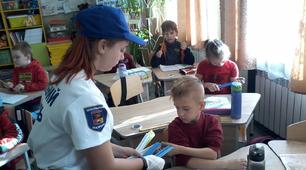 Бесіда з представницею шкільного патруля