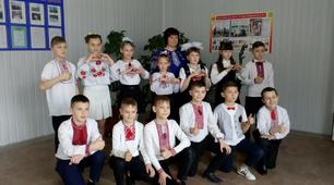 Лобода Алла Іванівна - вчитель початкових класів Мокрецького НВК Київської області Броварського району. Спеціаліст першої категорії. Педагогічний стаж - 17 років.