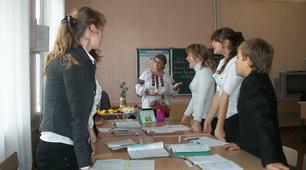 Поезія – це завжди неповторність, якийсь безсмертний дотик до душі  (Л. Костенко) Літературно – музична вітальня до Всесвітнього дня поезії – 21 березня