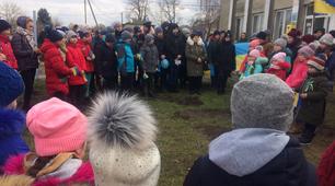 Щирі дитячі слова вдячності за мирне небо летять у небо до "ангелів Майдану".....