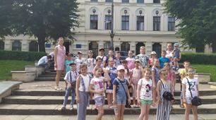 Презентація 1- А : "Cele mai frumoase clipe școlarești petrecute în clasa 1-A"
