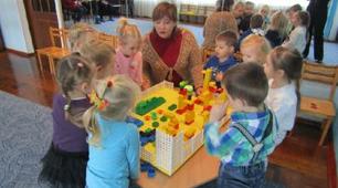 Конспект заняття з LEGO-конструювання  «Чарівні квіточки» для дітей молодшого дошкільного віку