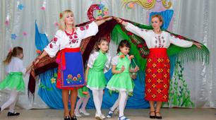СЦЕНАРІЙ СВЯТА «То від жінки – музика життя!»