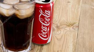  Що міститься у склянці "Coca-Cola" ?