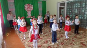 Сценарій  свята " Моя родина - серденько України""