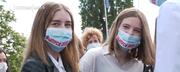 Випускний на стадіоні: У Харкові попри карантин влаштували свято для випускників